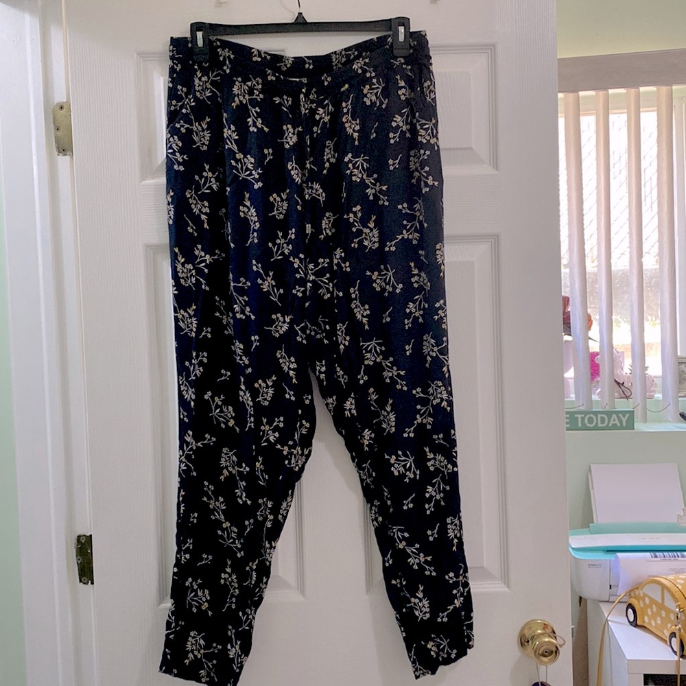 Junarose Light Floral Beach Pant: Size 16